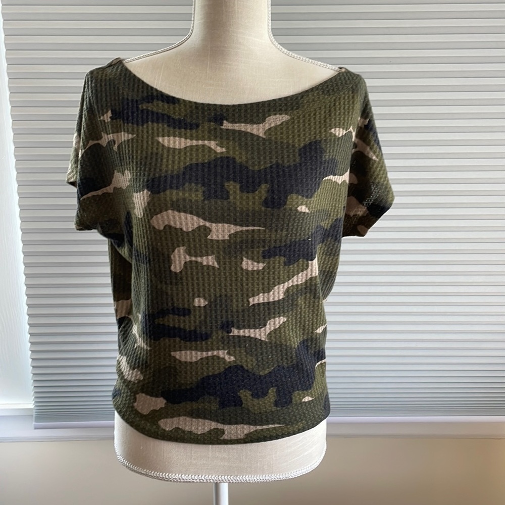 COPY - Express Camo Scoop Neck Tee